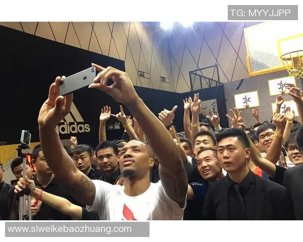 足球巨星亲临NBA赛场探访 球场交流与跨界对话点燃激情